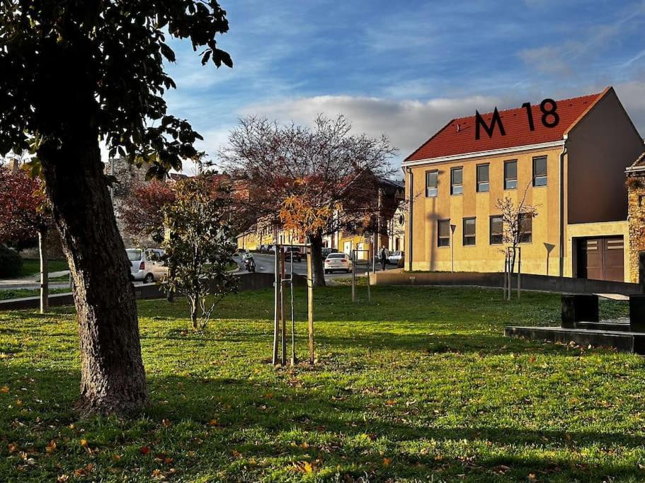 M18 - Csak Egy Lepes A Toertenelmi Belvaros - Free Parking Pécs Exterior foto